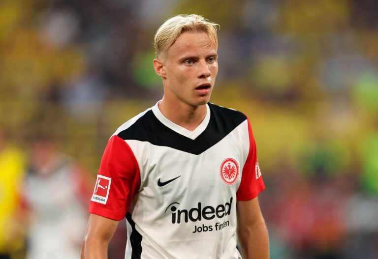 Dortmund, Deutschland. 24th Aug, 2024. 24.08.2024, Fussball Bundesliga, Borussia Dortmund - Eintracht Frankfurt, emonline, emspor, v.l., Oscar Hojlund (Eintracht Frankfurt) DFL/DFB REGULATIONS PROHIBIT ANY USE OF PHOTOGRAPHS AS IMAGE SEQUENCES AND/OR QUAS
